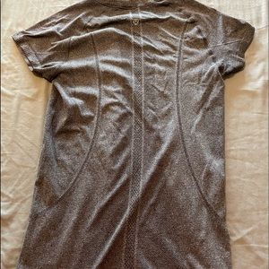 Lululemon short sleeve swiftly tech, size 8